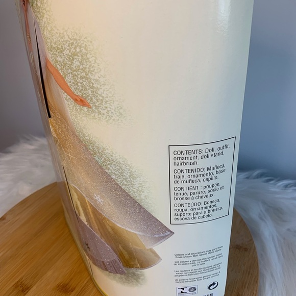 Collectable Vintage Barbie Celebration Doll in Gold and White 2000 - Picture 5 of 11